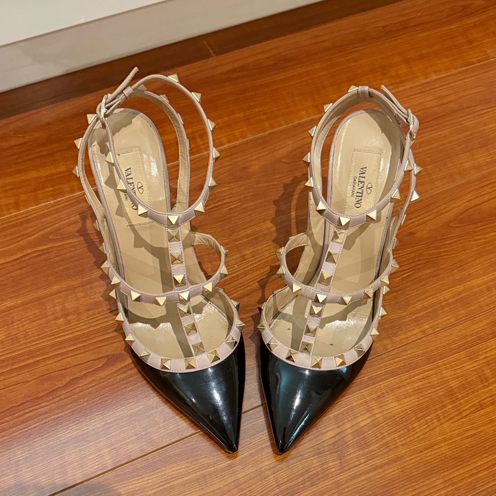 Authentic size 39.5 9.5 Valentino Garavani Patent Rockstud Caged Pumps 100mm